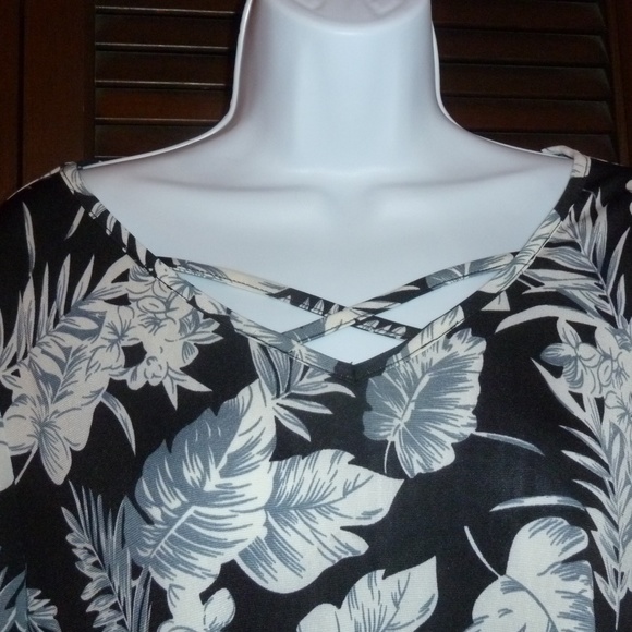VIVILLI Black Gray & White Floral Leaf Print Tunic - Picture 3 of 8